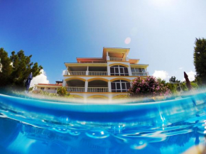 Guest house U Trekh Roz